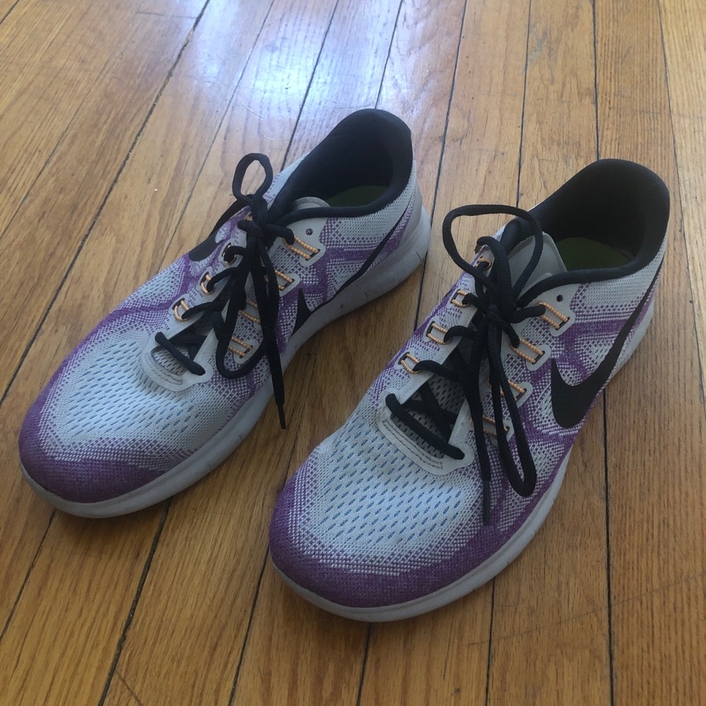 NIKE FREES